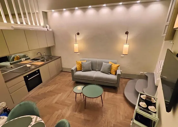 Pilastri - Attractions At Your Fingertips - Apartment Florence